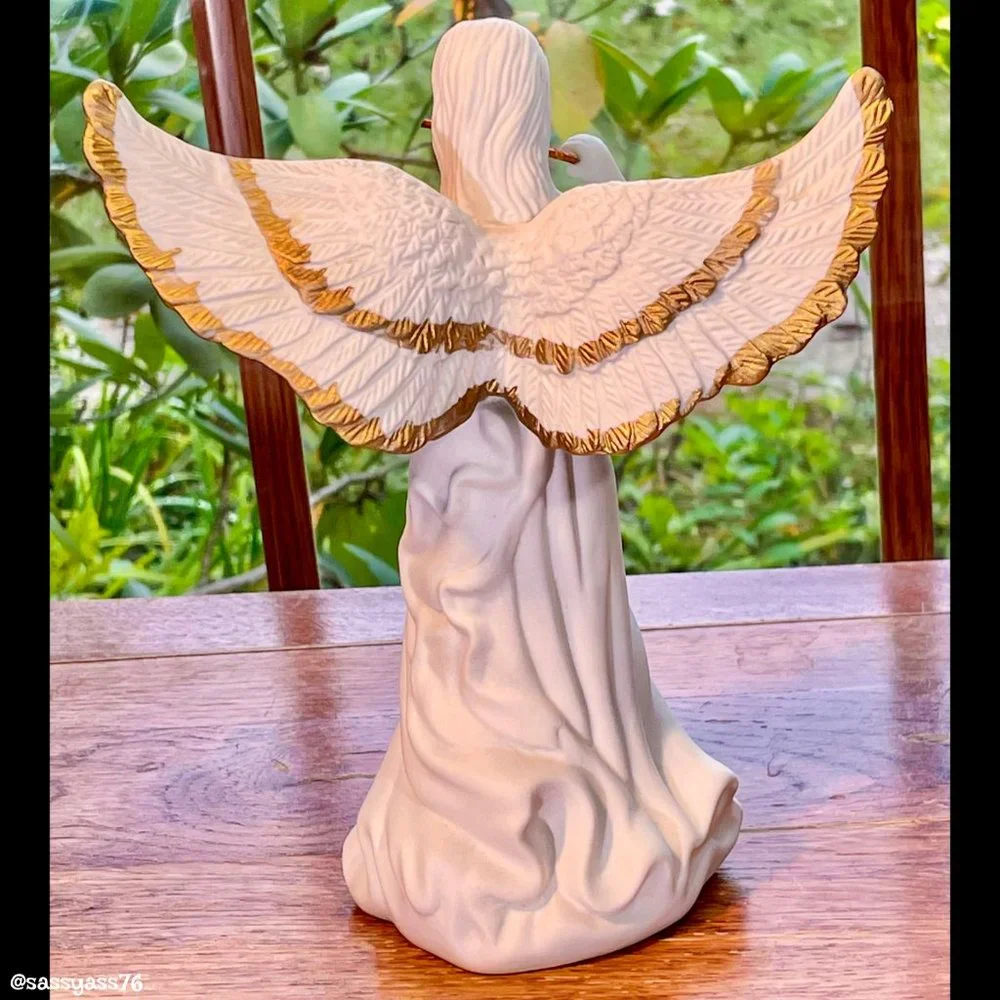 ▪️VTG▪️Mid-Century Hand-Painted Porcelain Fluted Playing ANGEL Figure - Picture 3 of 9